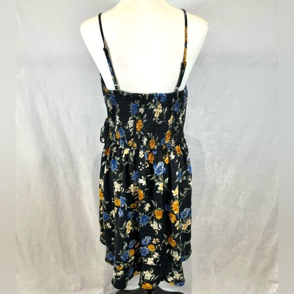 Black floral smocked back faux wrap sundress size large - Picture 6 of 8